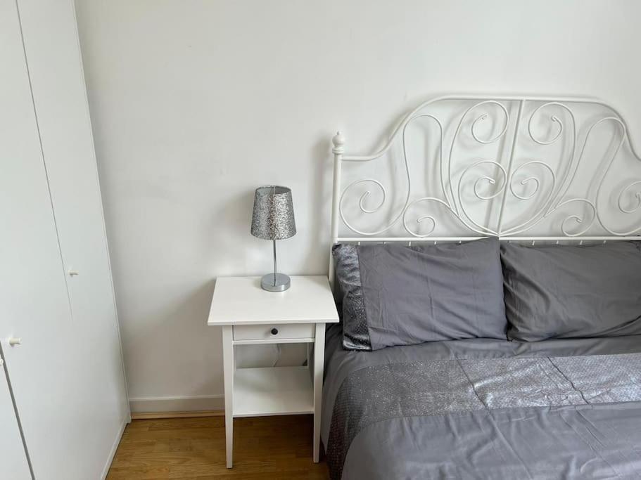 Stunning 2 Bed Flat! Centrally Located In London, Uk! Leilighet London