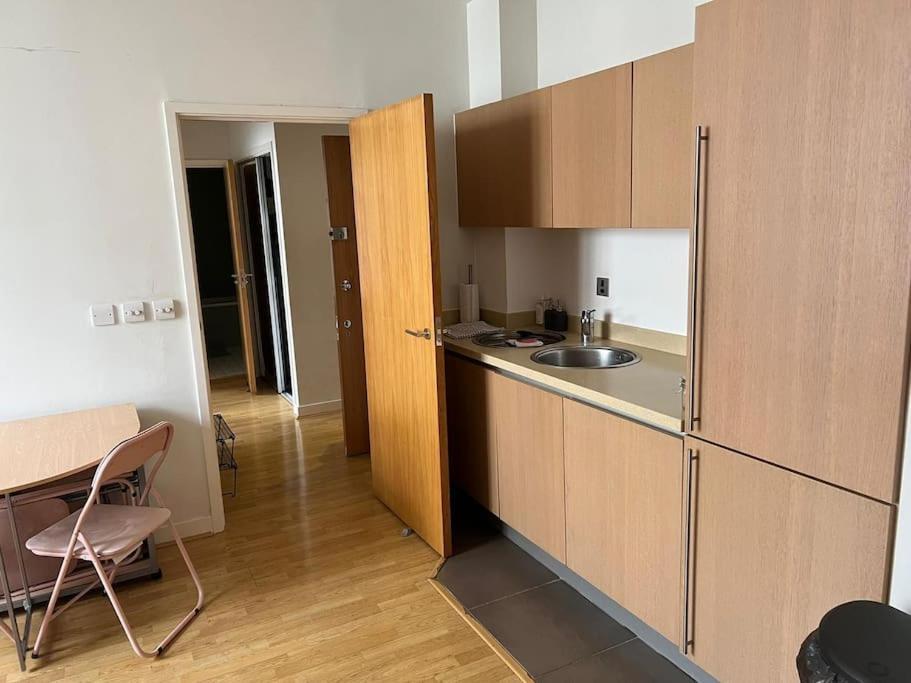 Stunning 2 Bed Flat! Centrally Located In London, Uk! Leilighet London