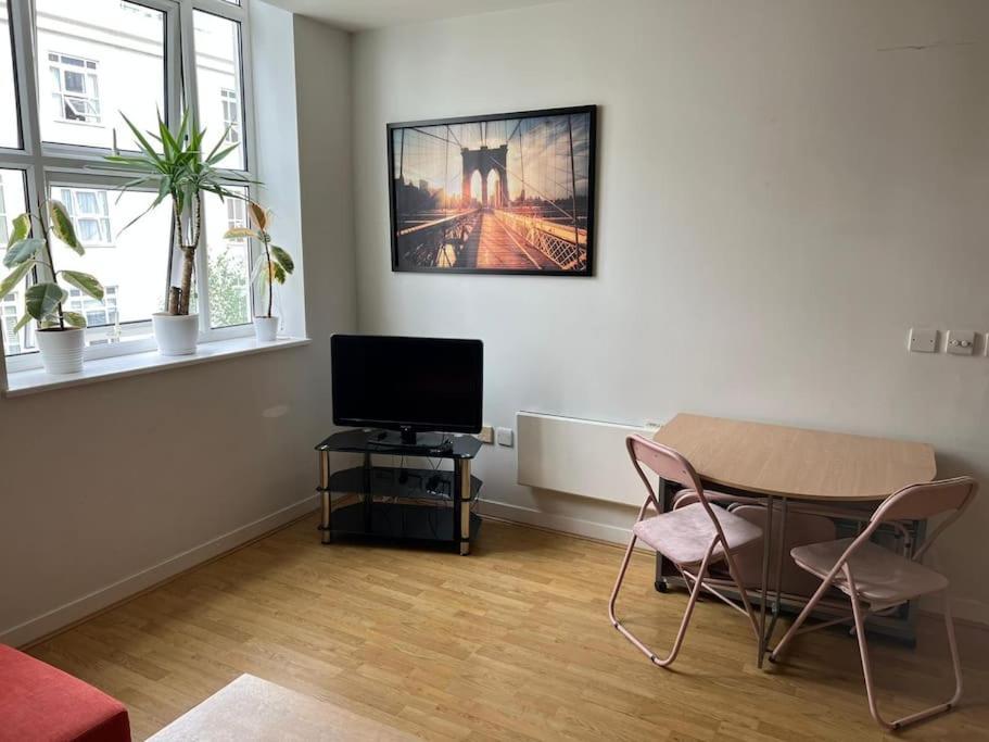 Leilighet Stunning 2 Bed Flat! Centrally Located In London, Uk! London