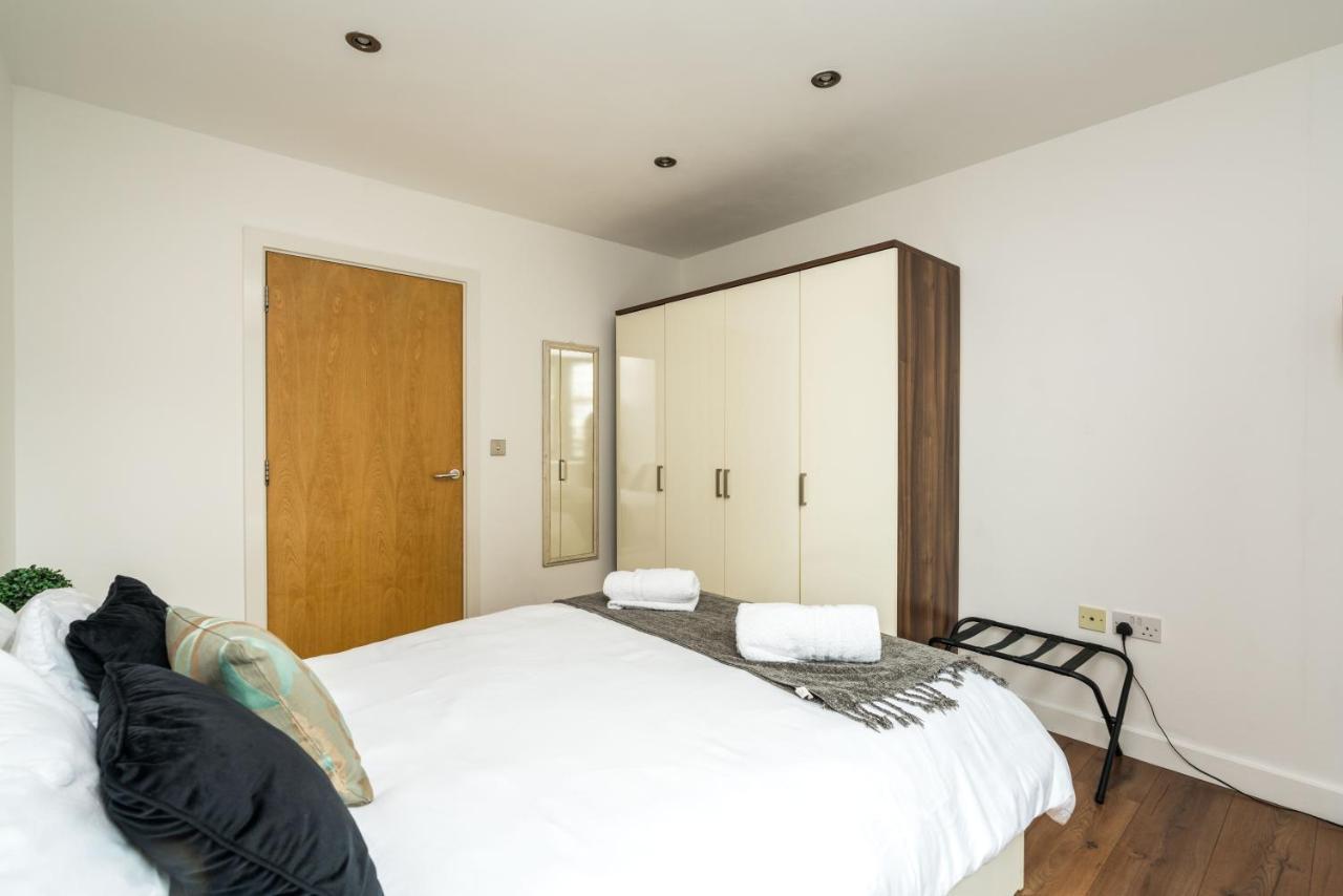 Fast Internet One Bedroom In Greater London, Id Required Leilighet London