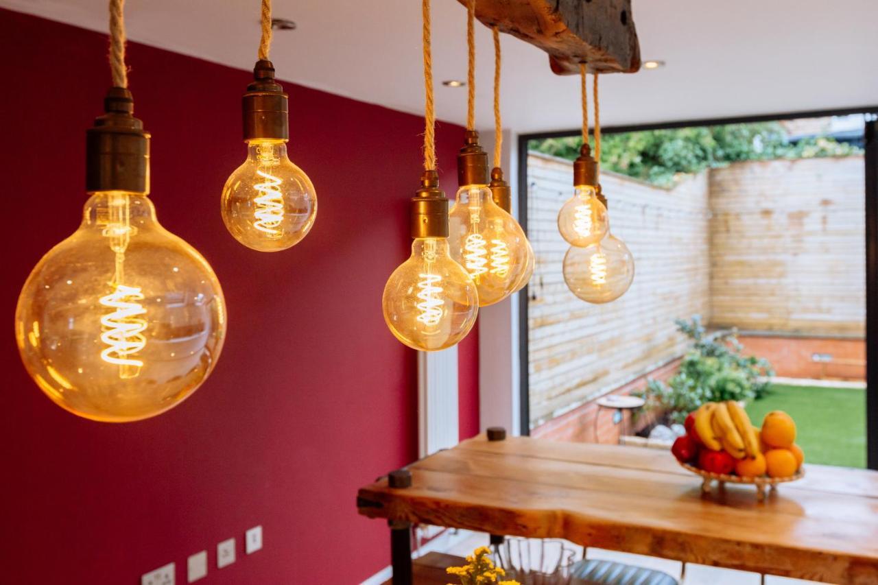 Luxury And Bright Bedrooms In Queens Park