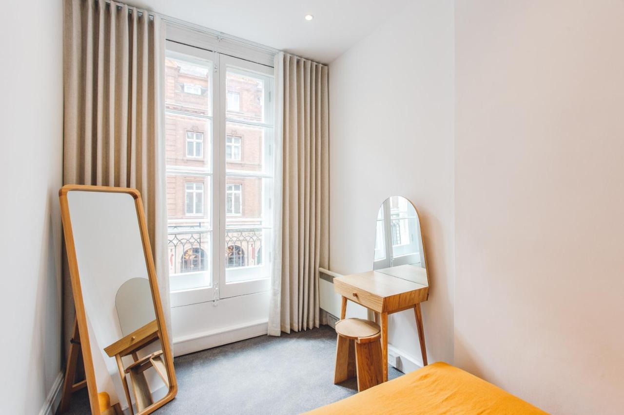 2 Bedroom Right On Trafalgar Square * Londen
