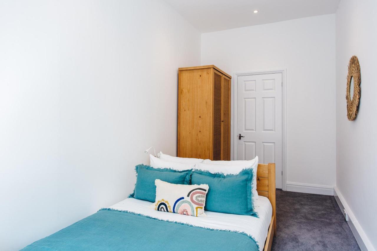 2 Bedroom Right On Trafalgar Square Londen