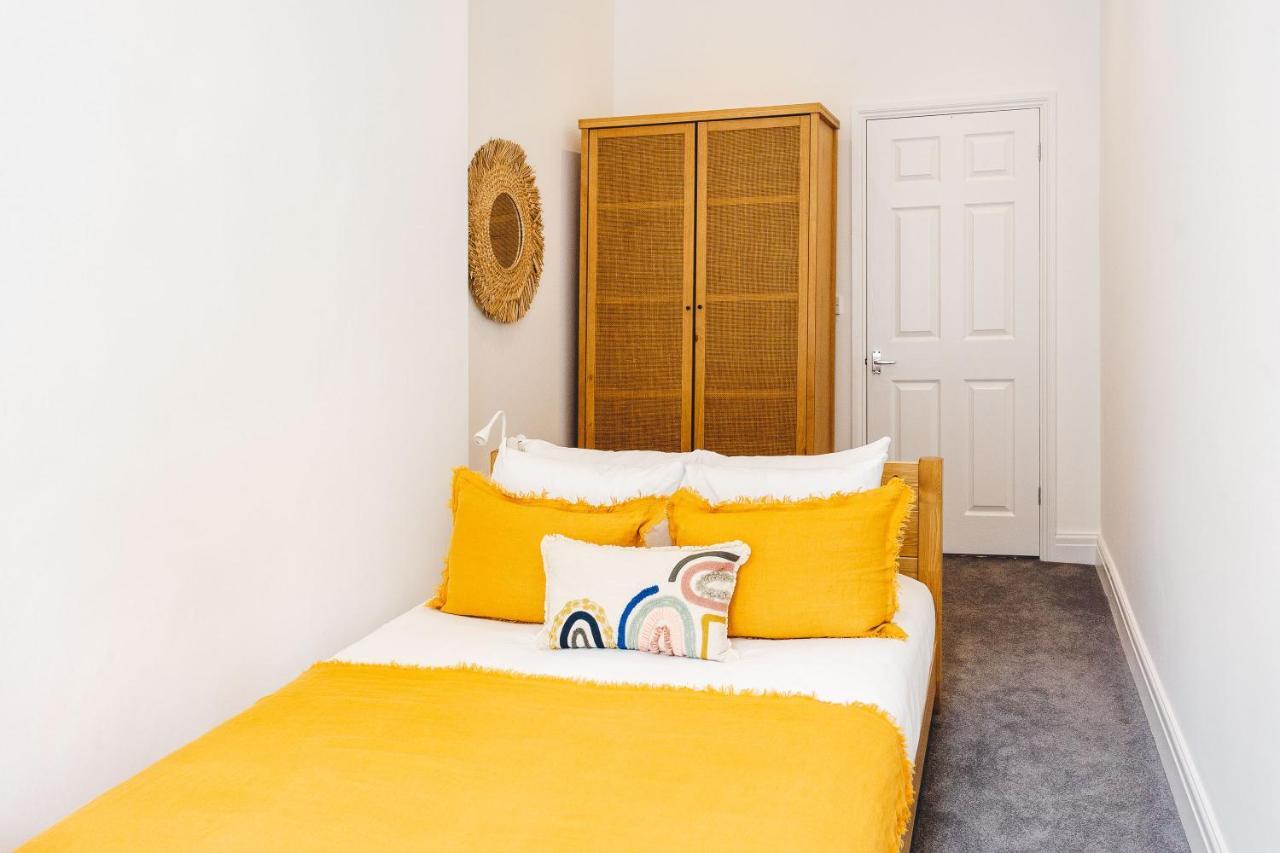 2 Bedroom Right On Trafalgar Square Londen