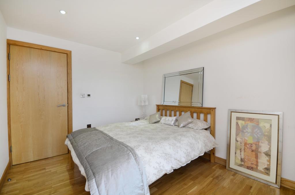 Bow Apartment *