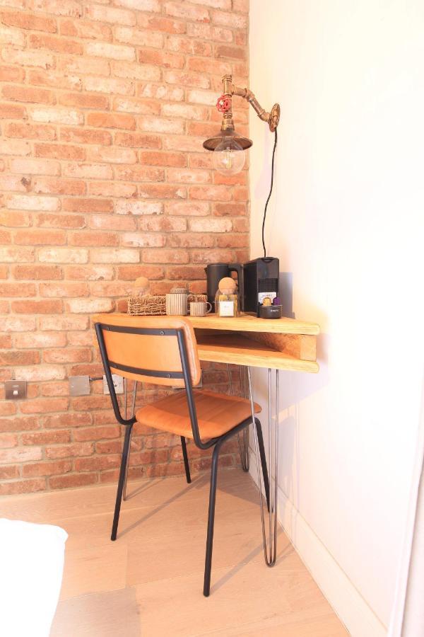 Luxury And Bright Bedrooms In Queens Park Homestay London