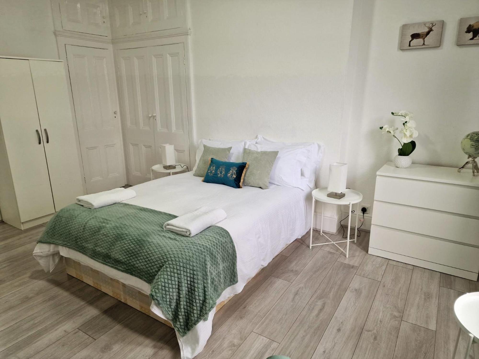 Spacious 4 Bedrooms For 10 Near Marble Arch Apartment