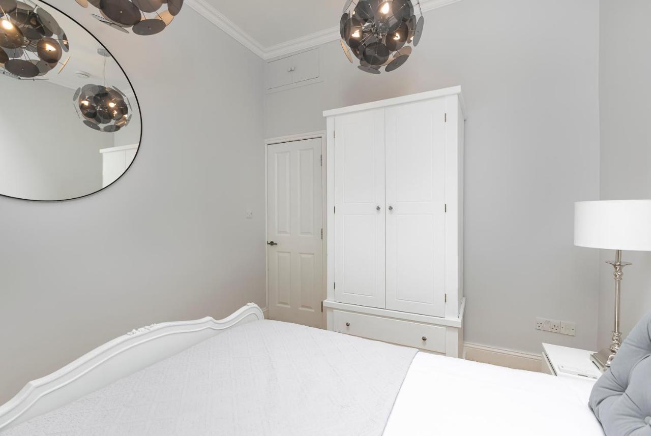 Penthousestays Notting Hill - Spacious 3 Bedroom King Bed - Near Portobello Road & Kensington High Street Apartment London