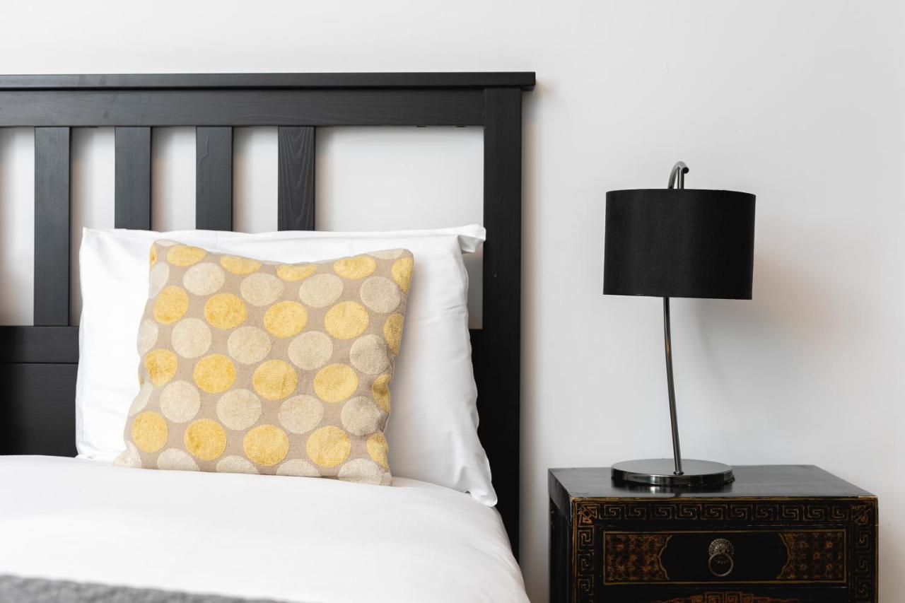 Penthousestays Notting Hill - Spacious 3 Bedroom King Bed - Near Portobello Road & Kensington High Street London
