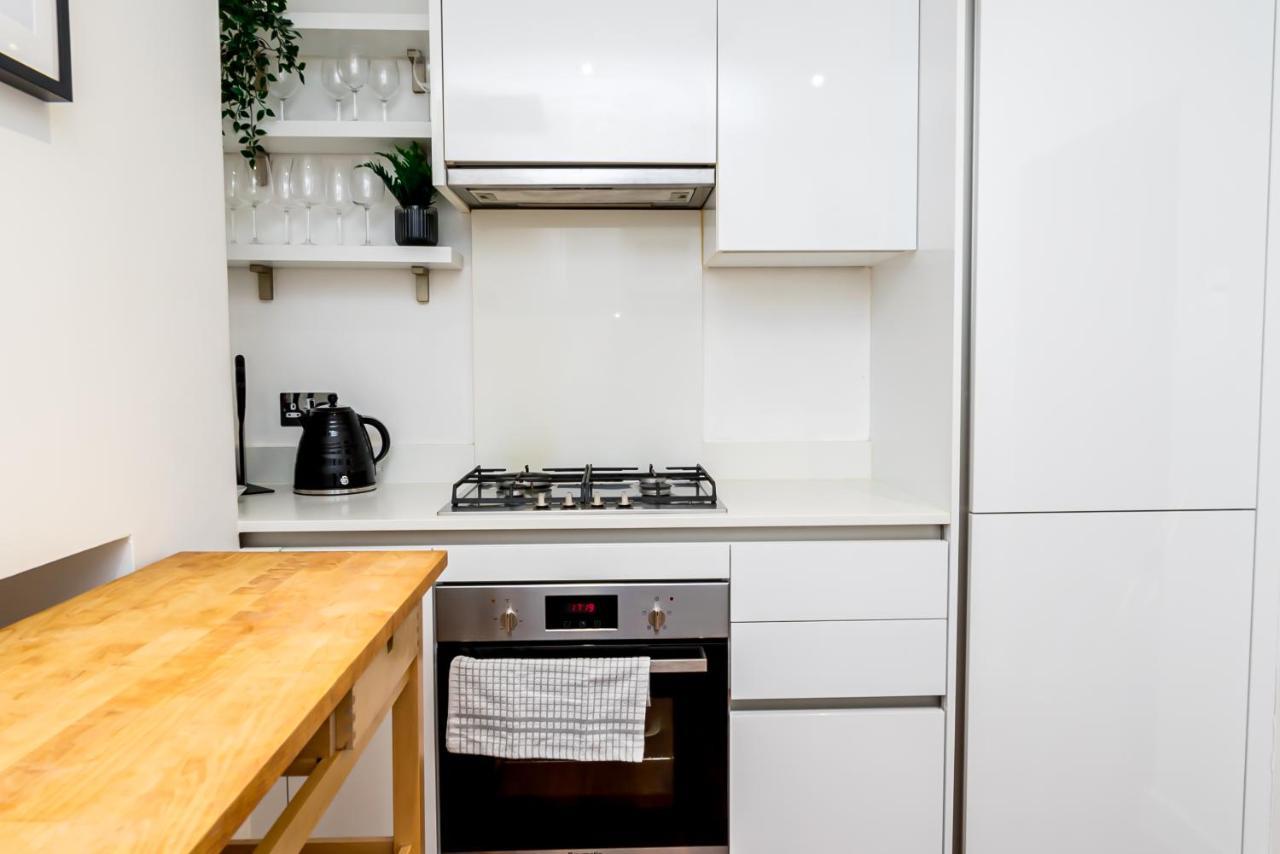 Private 2 Bedroom In West Hampstead London