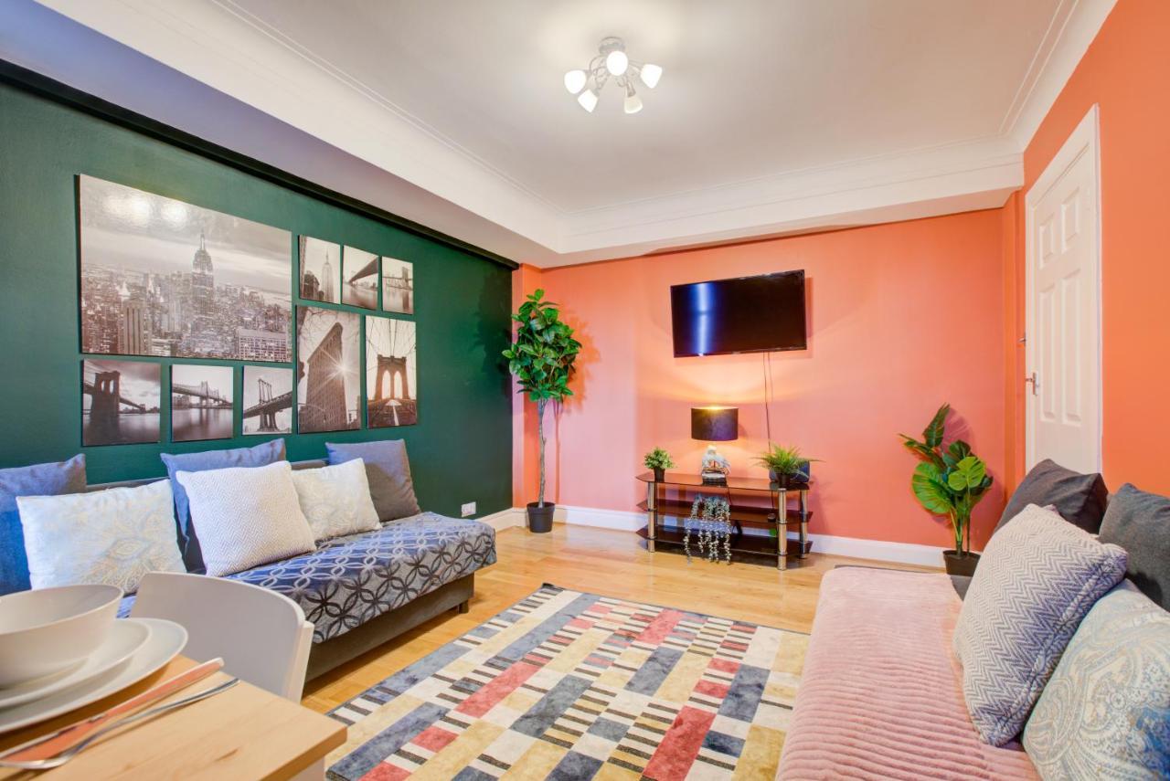 Hyde Park Private Family Apartment