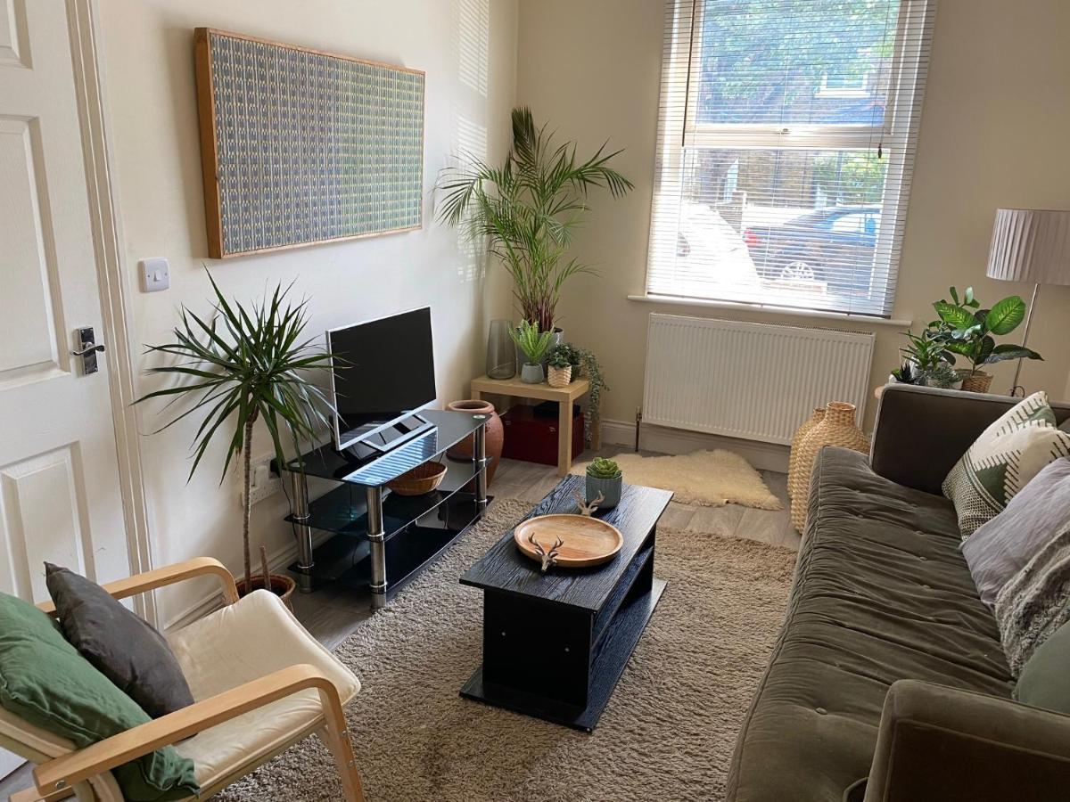 Vakantiehuis 35 Mins To London. 3 Bedrooms. 2 Bathrooms With Garden Londen
