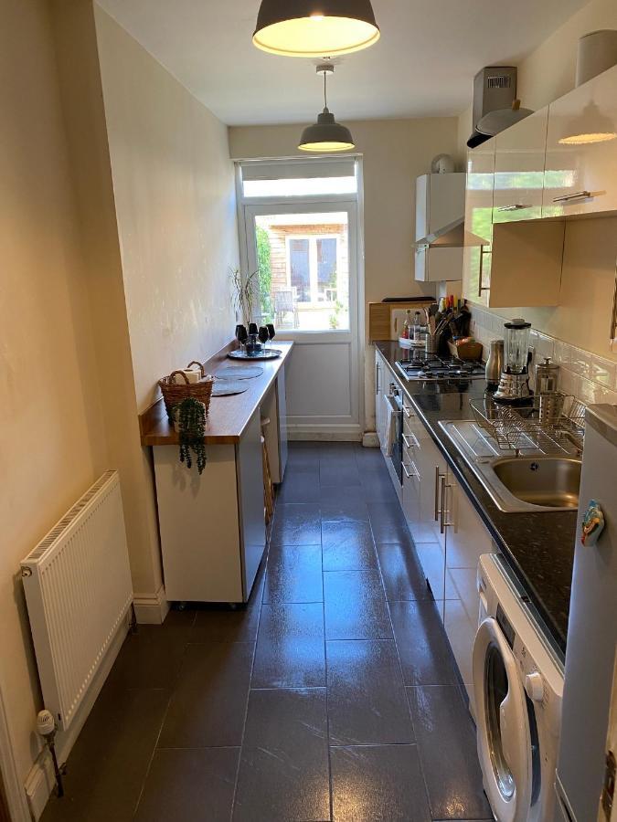 35 Mins To London. 3 Bedrooms. 2 Bathrooms With Garden Vakantiehuis *