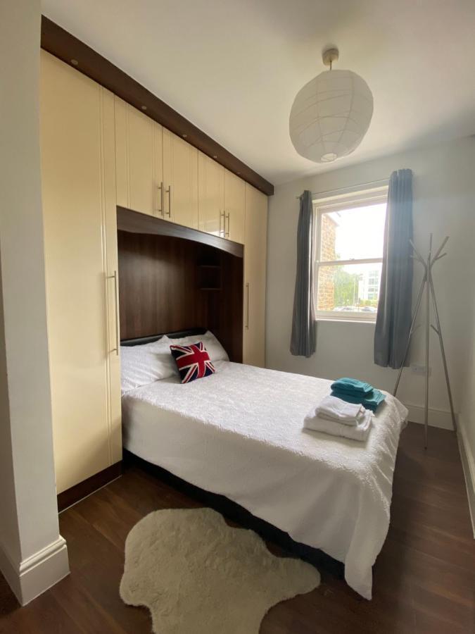 Notting Hill Next Door Bedroom In The Share Flat London