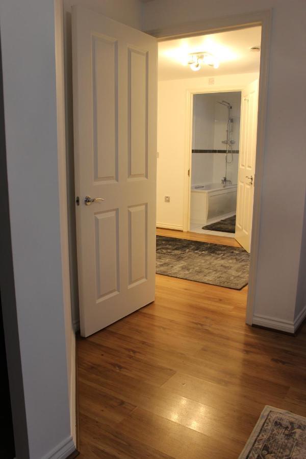 Lovely 2-bedroom, 1 Bathroom Home, Sleeps 4 * London