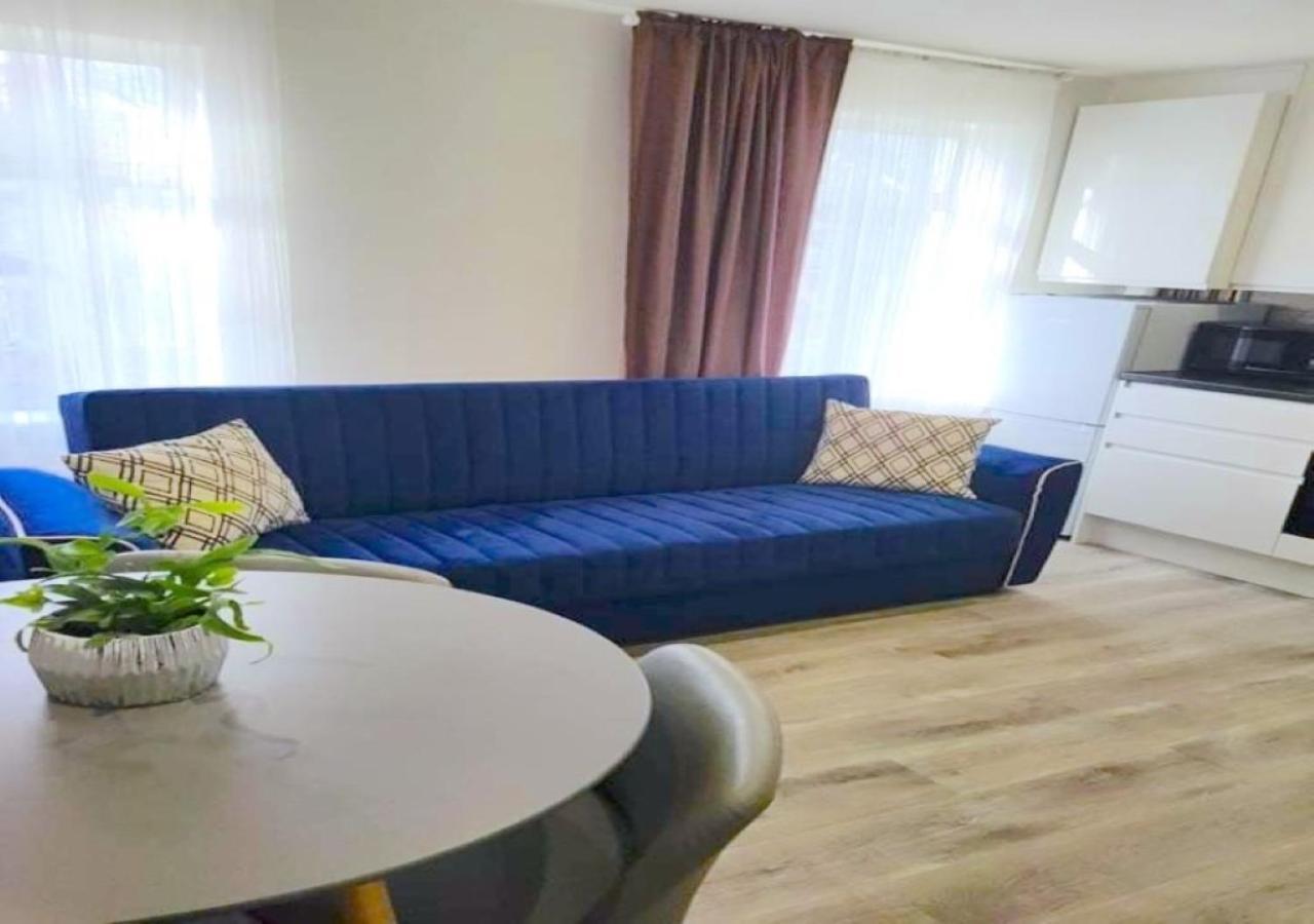 2 Bedroom Serviced # * Londen