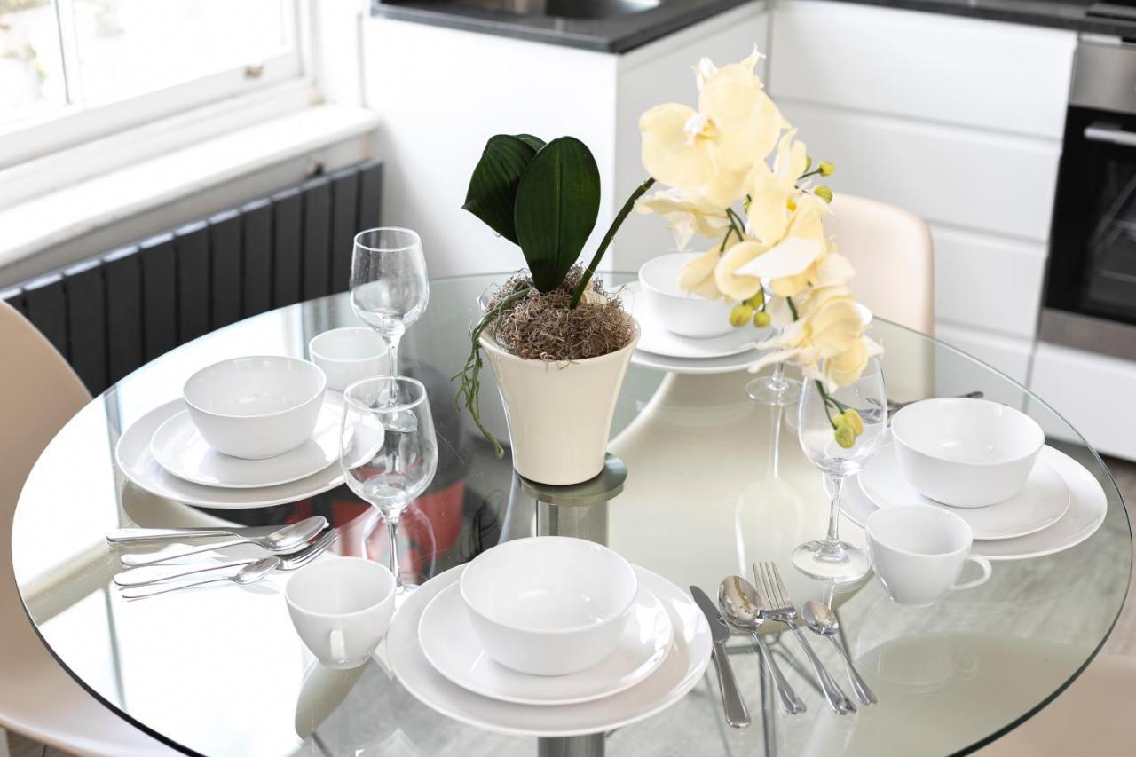 Penthousestays Notting Hill - Chic 2 Bedroom W/ King Beds - Near Portobello Road & Kensington High Street London