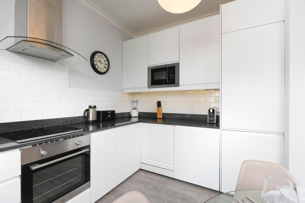 Leilighet Penthousestays Notting Hill - Chic 2 Bedroom W/ King Beds - Near Portobello Road & Kensington High Street London