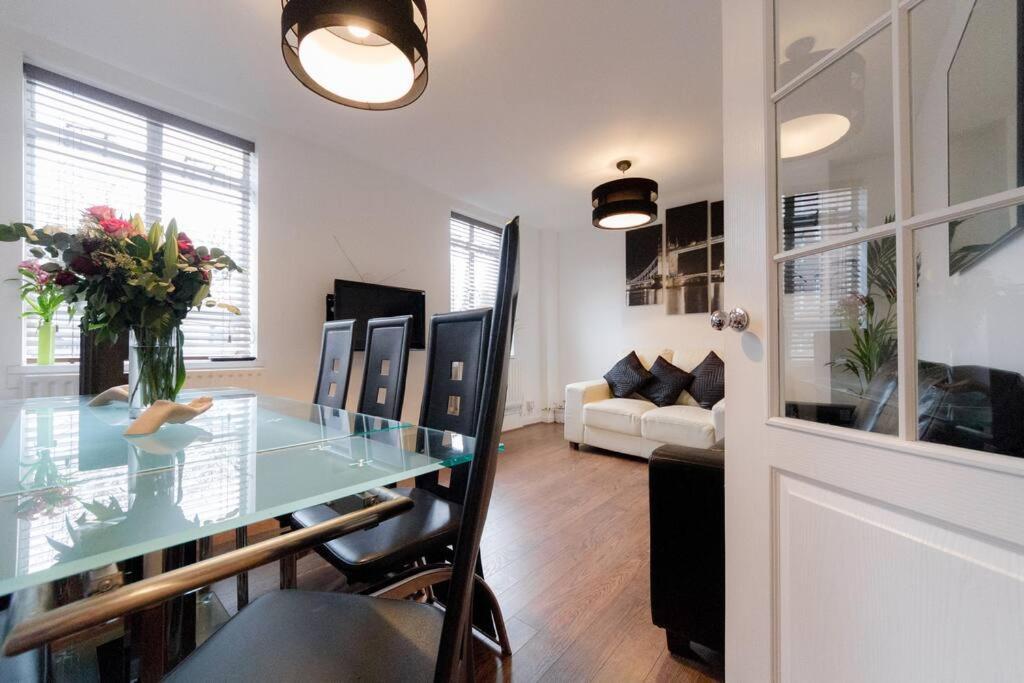 2 Bed Apartment *