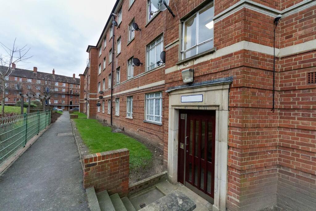 2 Bed * London