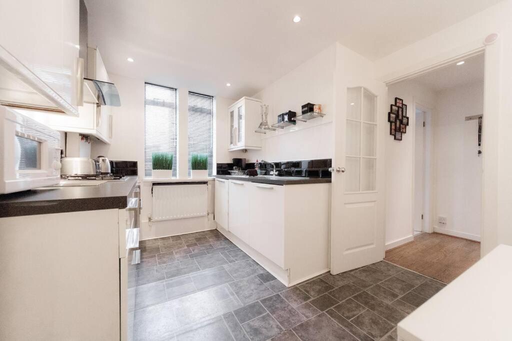 2 Bed Apartment *