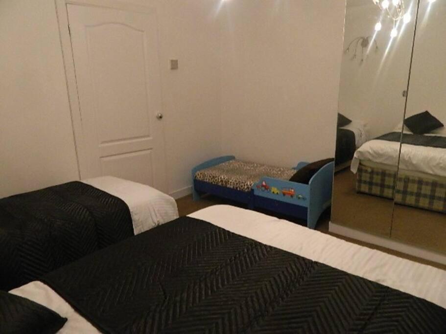 2 Bed * London