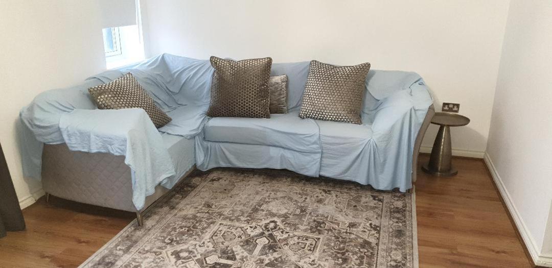 Apartment Lovely 2-bedroom, 1 Bathroom Home, Sleeps 4 London