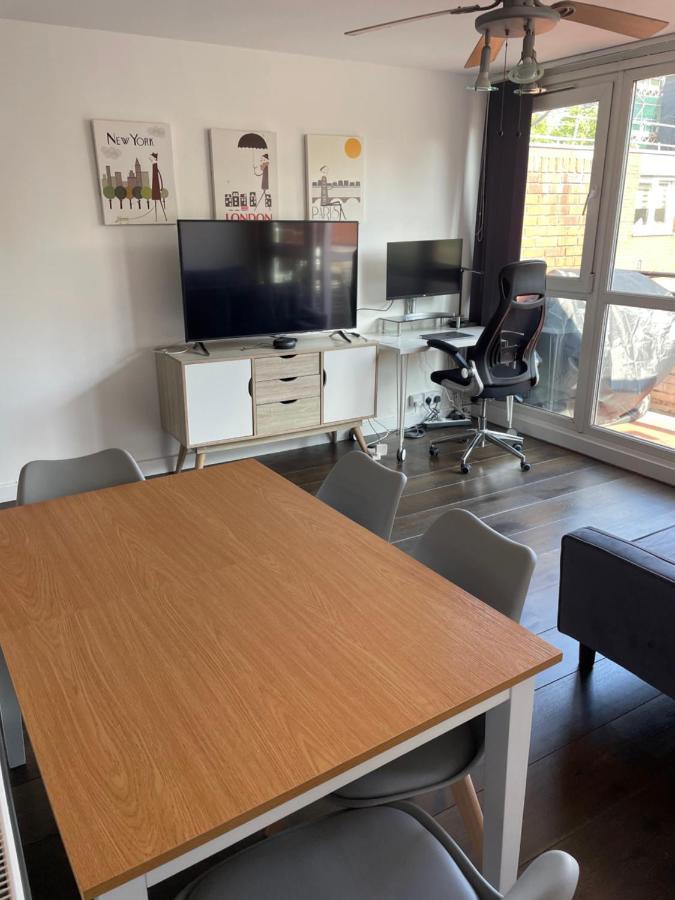 Lovely 2 Bedroom Flat In * Londen