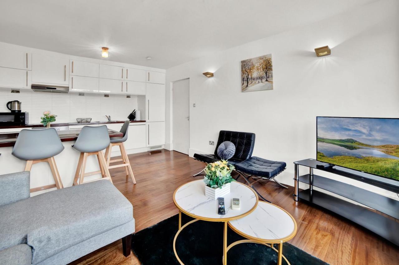 Julian - Camden Road Apartment