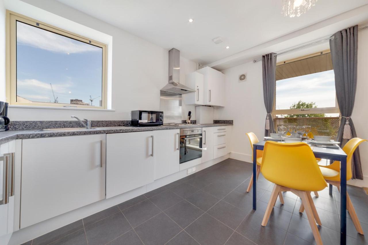 Flourish - Mulberry House - Tottenham Apartment *