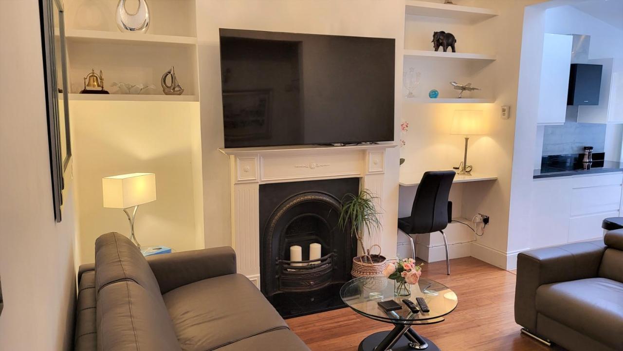 2 Bed Luxury Service In The Heart Of Chiswick Town, W4 Zone 2 London