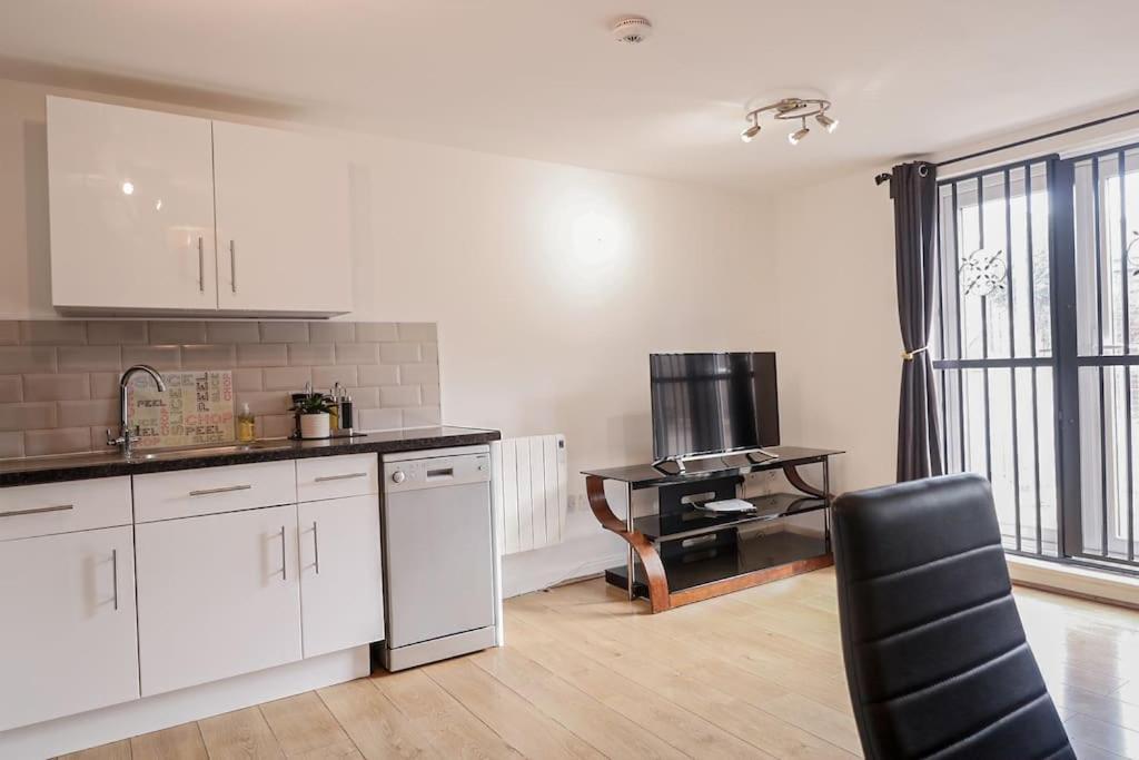 Comfy 2 Bed Flat With Free Parking, Close To Tube Appartement