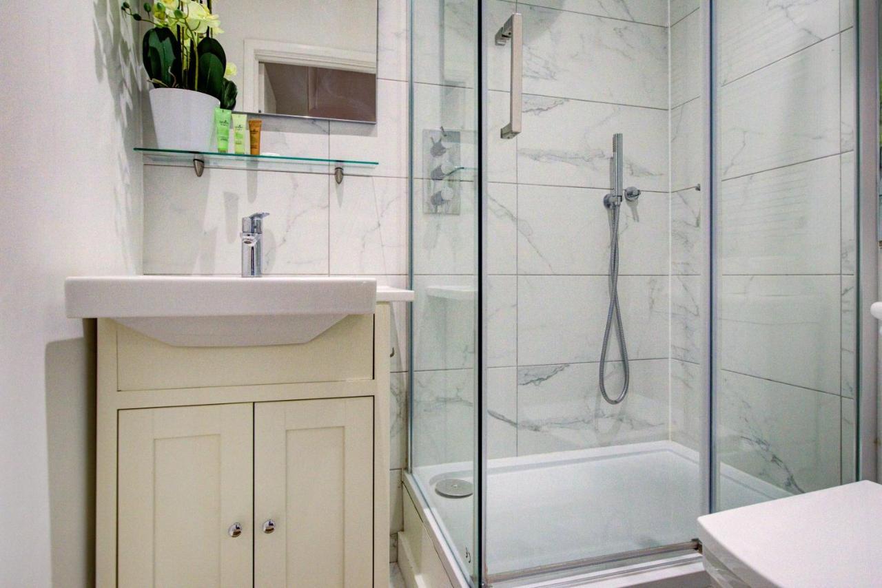 Apartment 3-bedroom, 3-baths In Super Posh Marylebone, Central London, W1 *