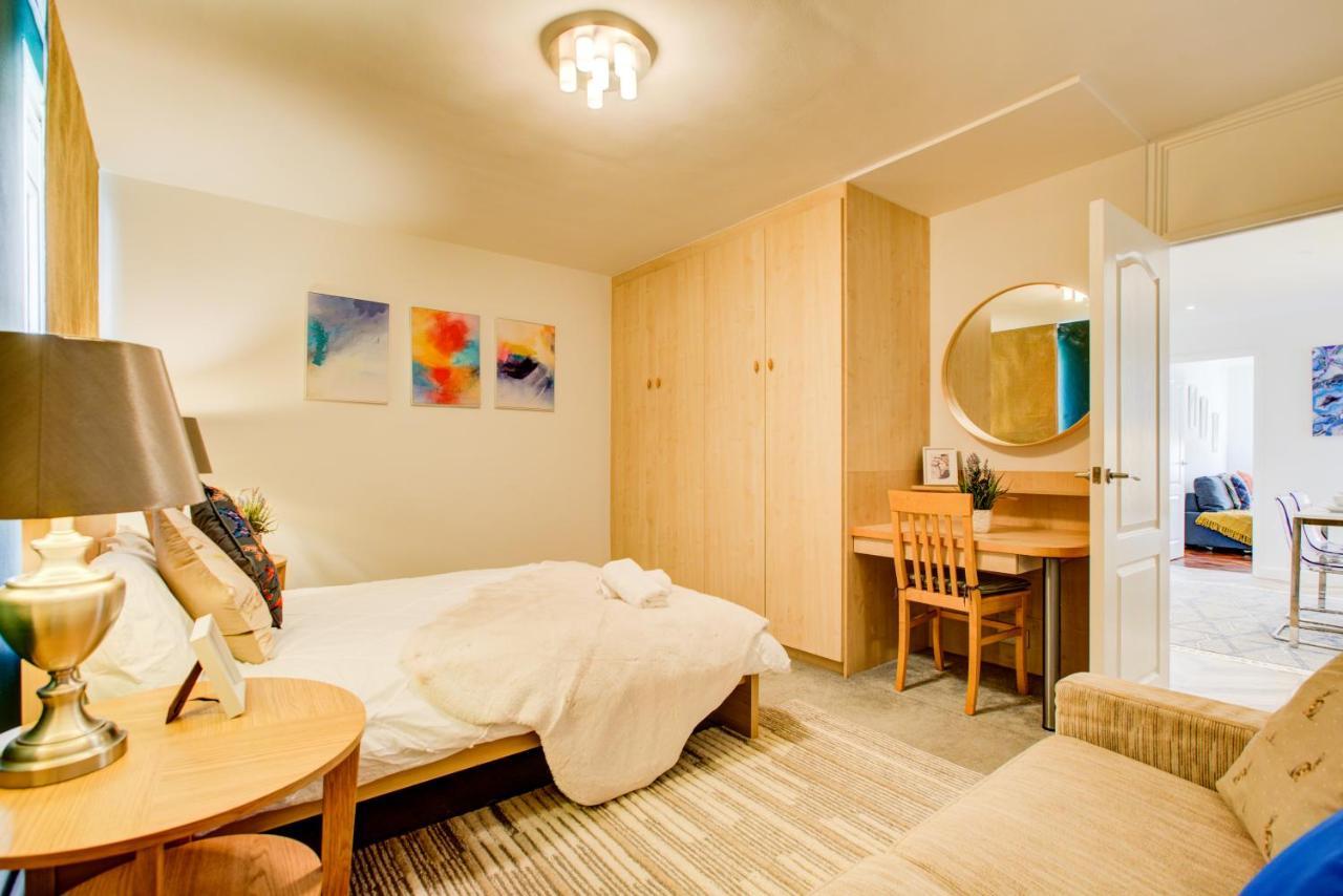 Apartment 3-bedroom, 3-baths In Super Posh Marylebone, Central London, W1 *