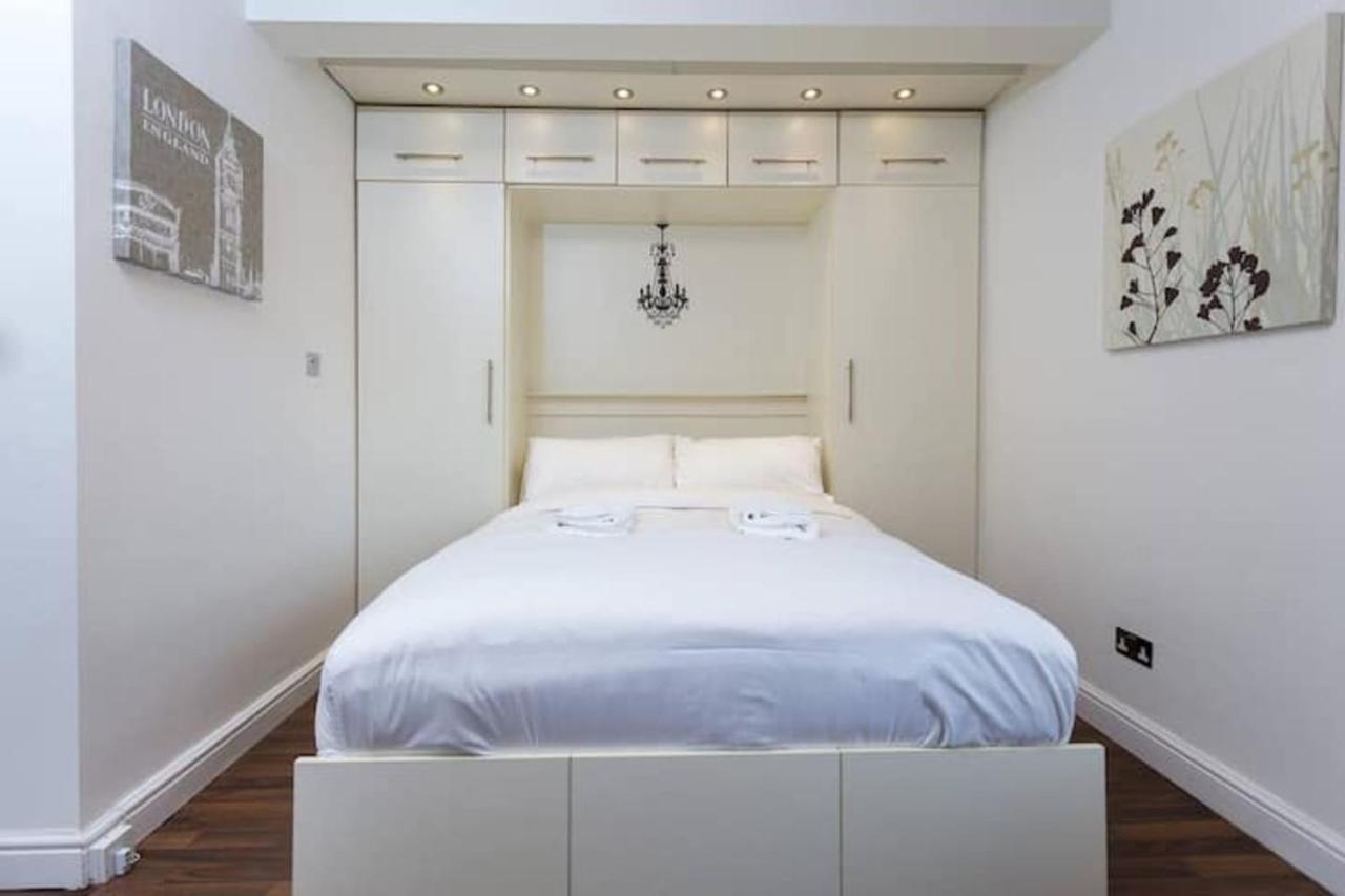 Stylish Studio Near Notting Hill Station! * Londen
