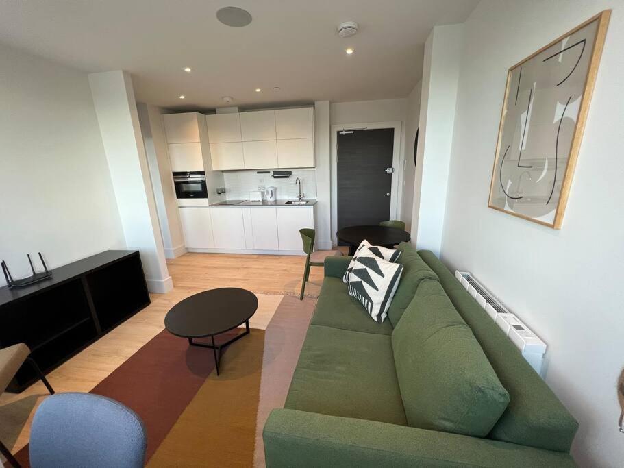 1 Double Bed Apartament With Gym, Cinema And Pool Table In Front Of The Wembley Stadium Apartment London
