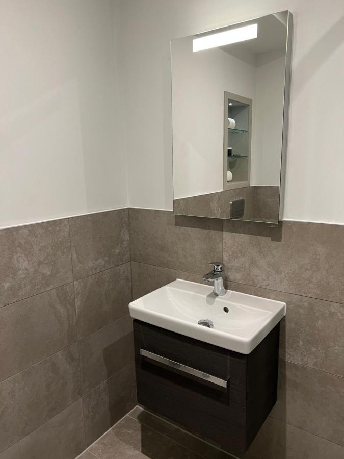 Apartment 1 Double Bed Apartament With Gym, Cinema And Pool Table In Front Of The Wembley Stadium *
