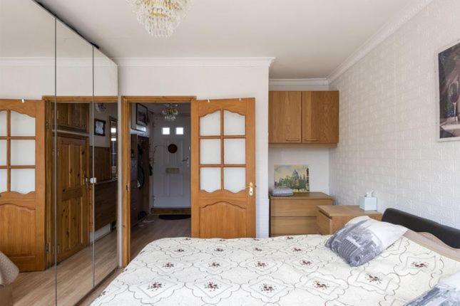 1 Bedroom Flat Close To With Free Parking Arrangement * London