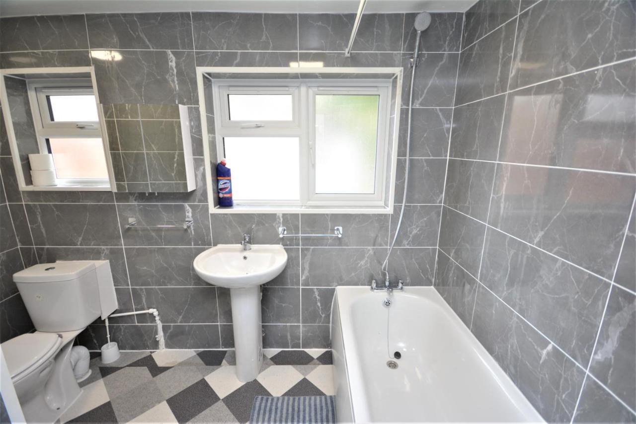 Feriehus Cheerful 3 Bedroom In Greater London