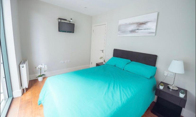 Fantastic 3 Bedrooms Flat In Euston Zone 1 *