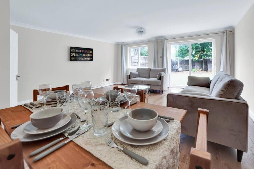 Suites By Rehoboth ~ Sandlings Mews ~ Peckham * London