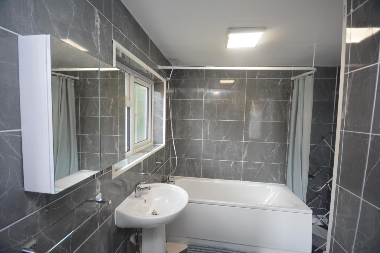 Feriehus Cheerful 3 Bedroom In Greater London