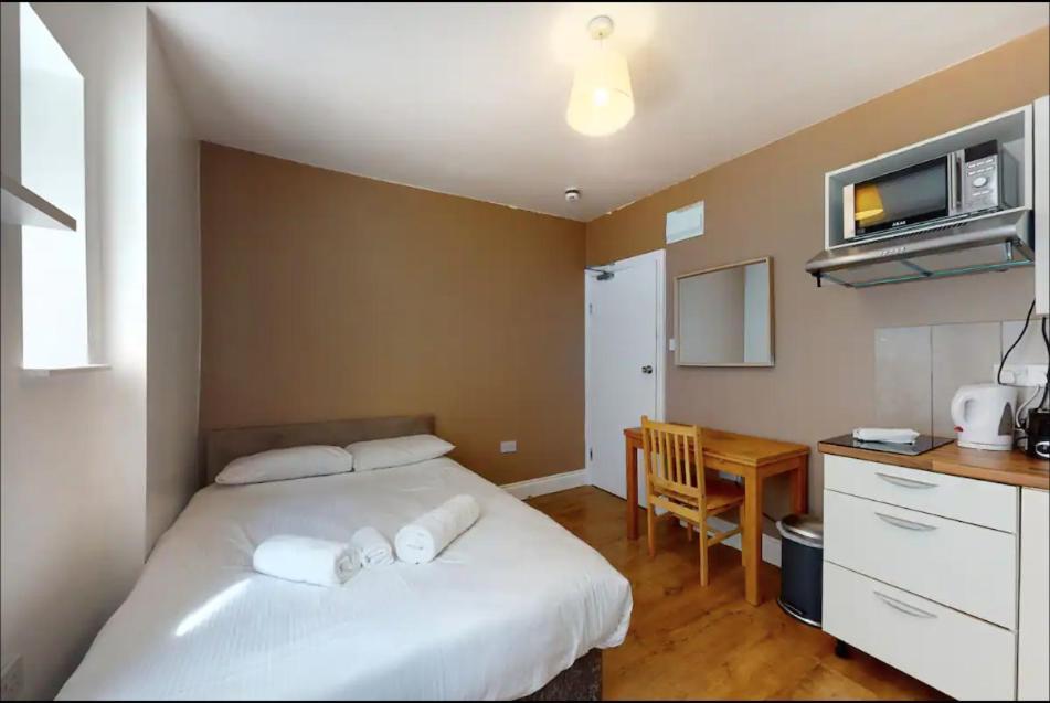 Private Self-contained Studio Close To Hampstead, Golders Green & Camden Town Leilighet London