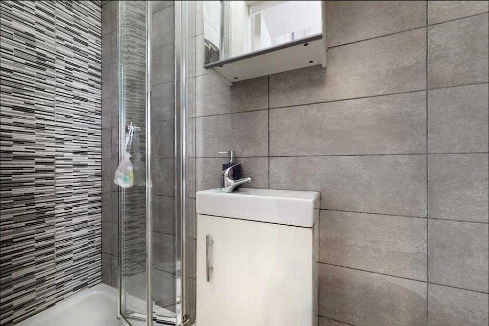 Private Self-contained Studio Close To Hampstead, Golders Green & Camden Town *