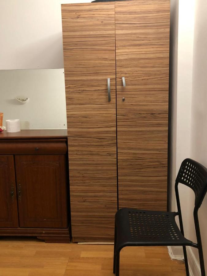 Vandrerhjem Private In 3 Bedroom Flat!! *
