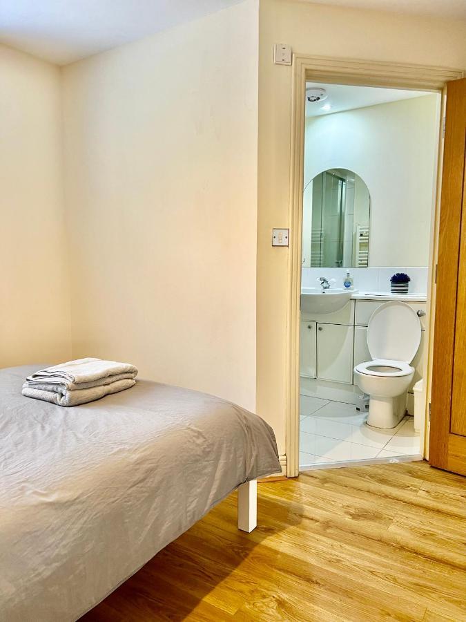 Luxury 3 Bedroom Riverside - Canary Wharf & The O2 Arena London
