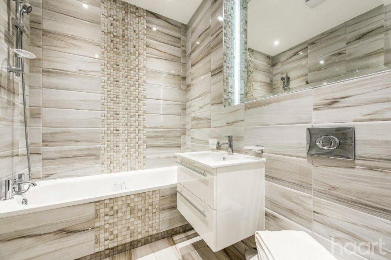 Crownage Court Apartment *