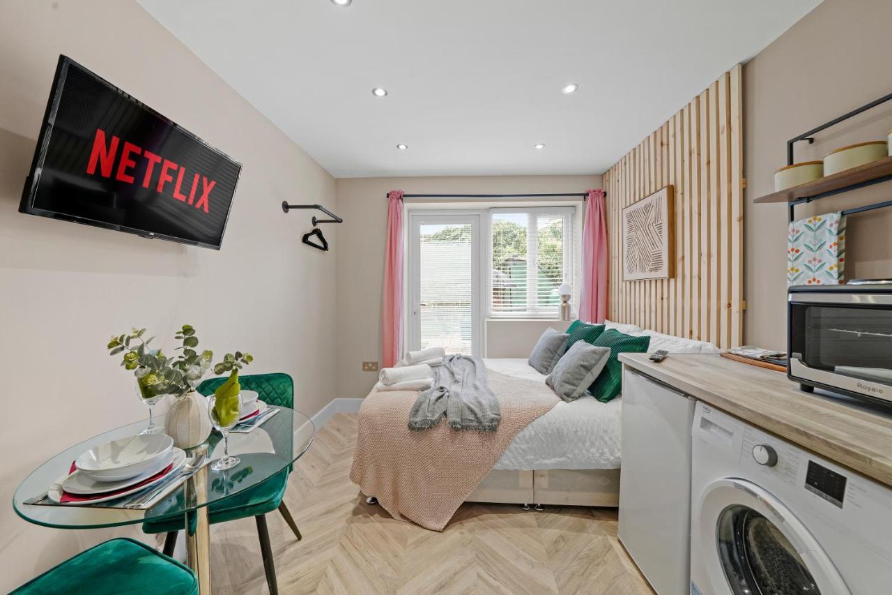 Cosy Heathrow - Parking - Garden London