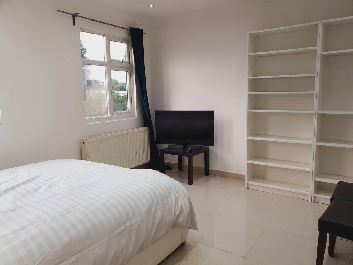 Private Room- Direct Travel Central/ Heathrow Londen