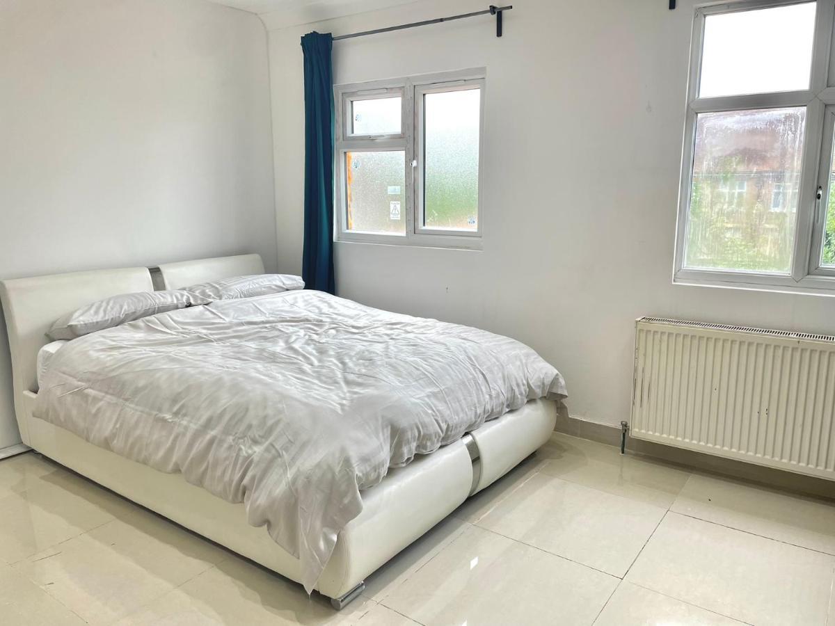 Gasthuis Private Room- Direct Travel Central/ Heathrow